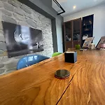 Genis Ve Yepyeni Konforlu & Merkezi Daire Apartamento