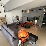 Genis Ve Yepyeni Konforlu & Merkezi Daire Apartamento Nicósia