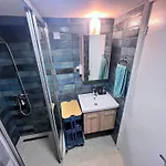 Genis Ve Yepyeni Konforlu & Merkezi Apartament Nikozja
