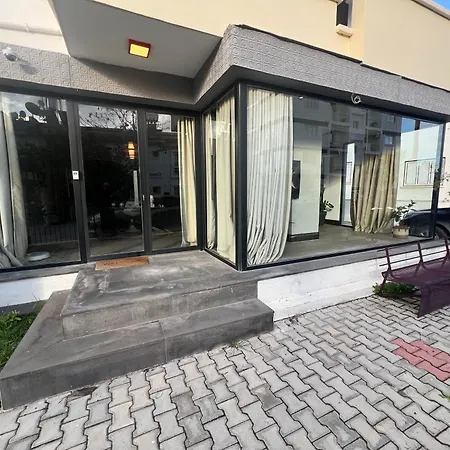 Genis Ve Yepyeni Konforlu & Merkezi Daire Apartamento