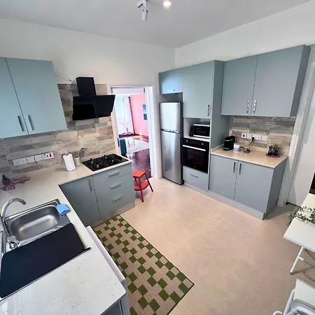 Genis Ve Yepyeni Konforlu & Merkezi Apartament *