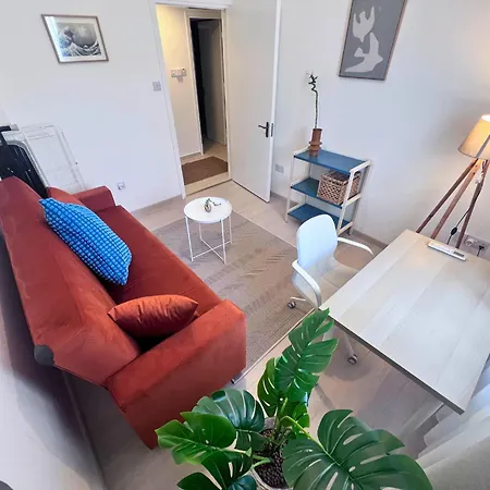 Genis Ve Yepyeni Konforlu & Merkezi Apartament *